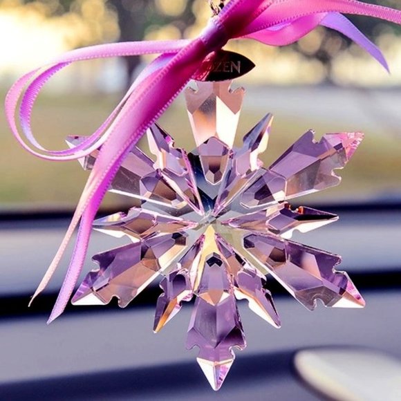 ⛄  Beautiful Christmas Frozen Snowflake Crystal Pendant ⛄ - Picture 1 of 3